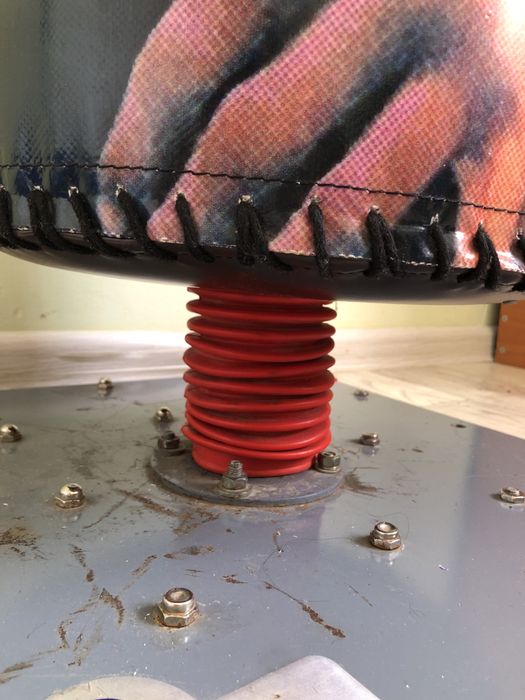 Груша с перчаткой лапой