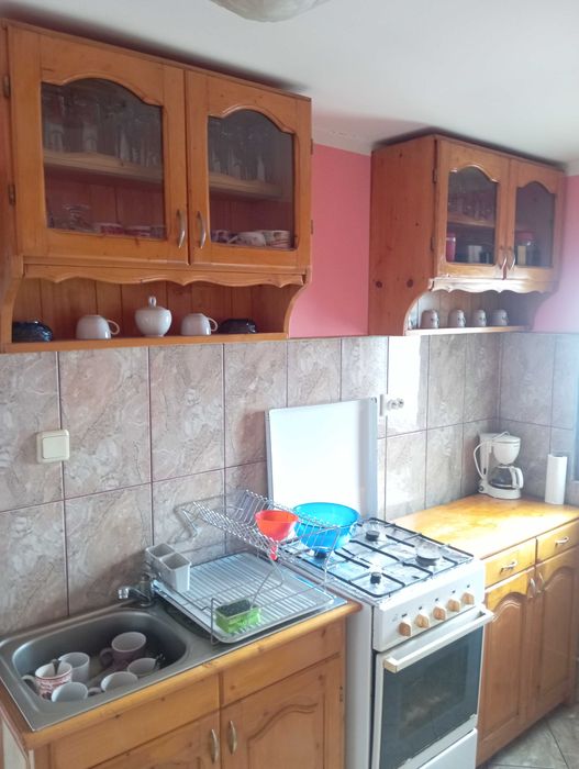 Vând mobila bucătărie și dormitor second.