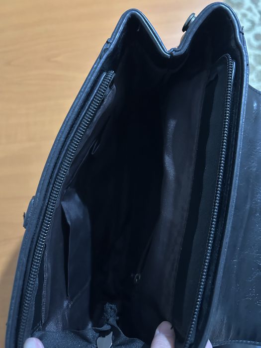 Срочно продам сумку коженную плотная