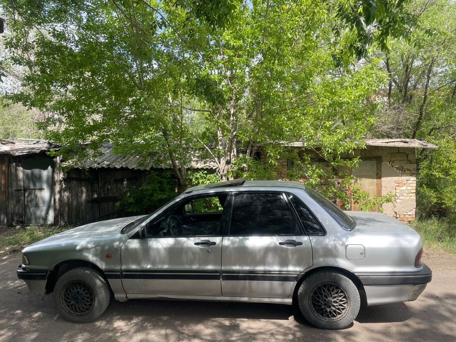 Mitsubishi Galant