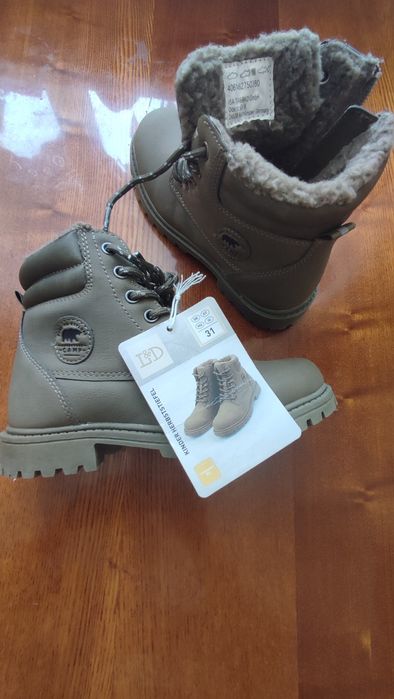 Продам ботинки детские размер 31. Новые