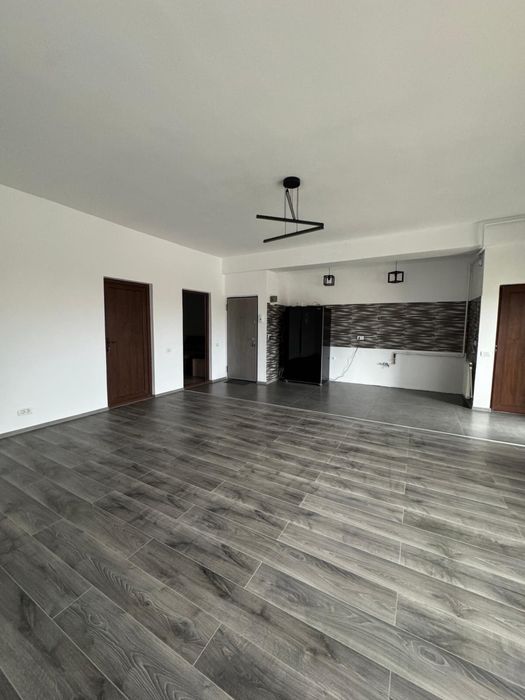 Apartament 3 camere 75 mp2