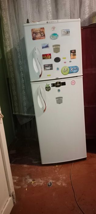 Антикварный буфет ручной работы из натурального дерева