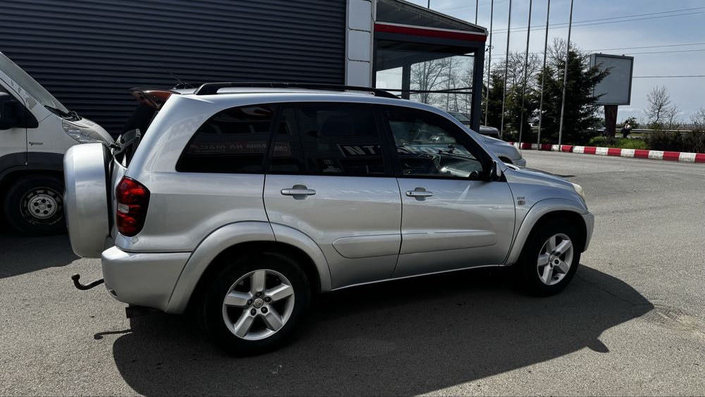 Toyota RAV4.   XA20