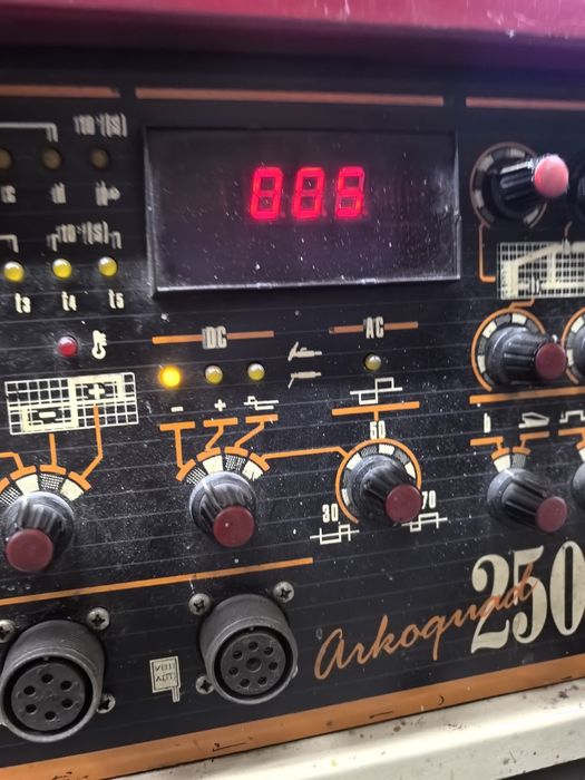 Продавам италиански заваръчен апарат AC DC