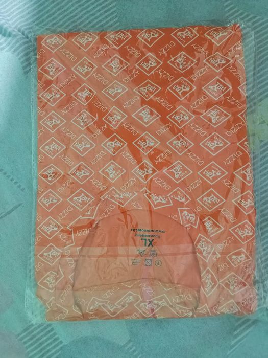 Продам футболки новые