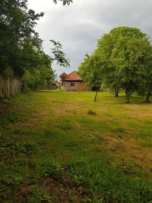 Vând casă batraneasca + teren intravilan în Comuna Danesti