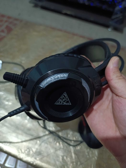 Наушник сотилади