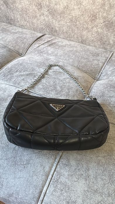Сумка Prada продается