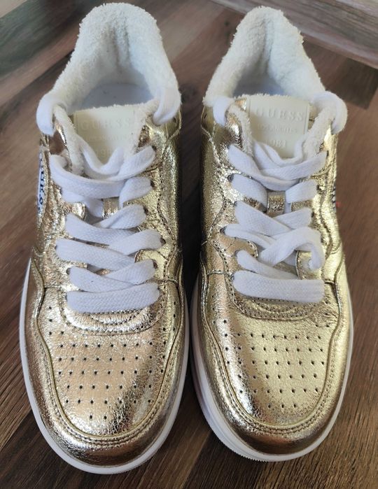 Нови оригинални кецове Guess Sybela