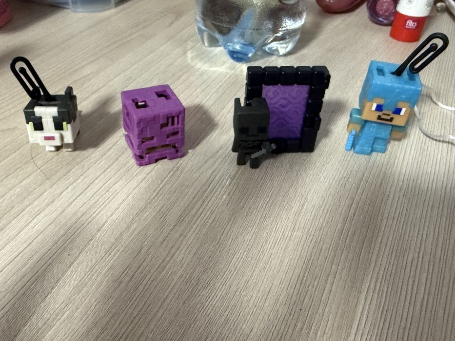 Продам игрушки из киндера