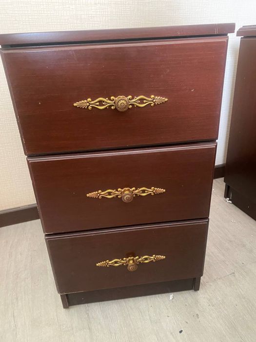 Тумбочка для спальни или прихожей