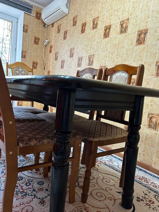 Стол со стульями