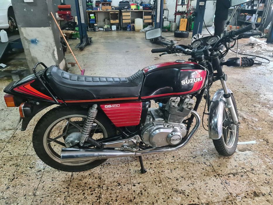 Motocicleta istorica Suzuki GS450 1981