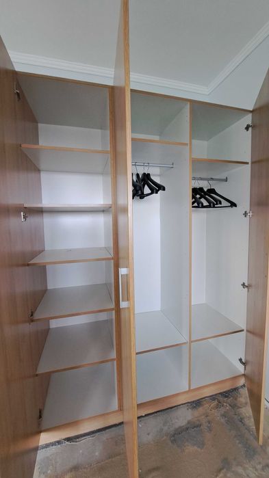 гардероби  на 2 и 3 врати  в отлично състояние