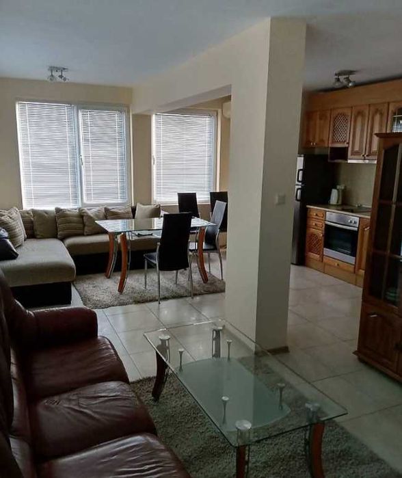 Дава се под наем Тристаен апартамент в Бургас, Център - 100 кв.м за 350 € - Снимка #1