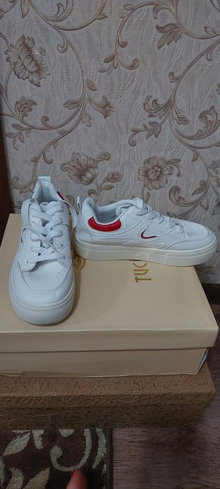 Продам кроссовки.