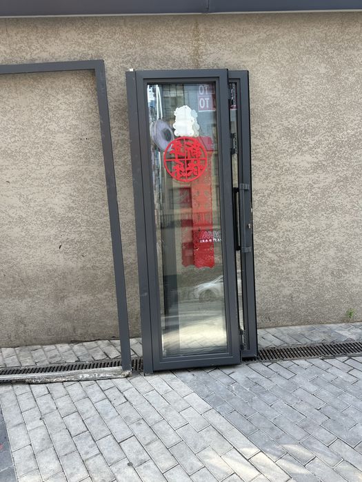 Продам б/у входную дверь