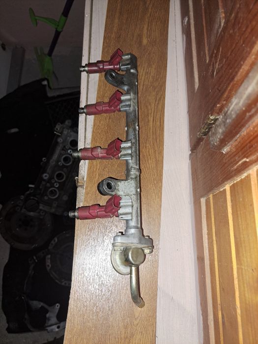 Рейка с инжектори за дайхатсу териос 1.3 86 коня Бензин