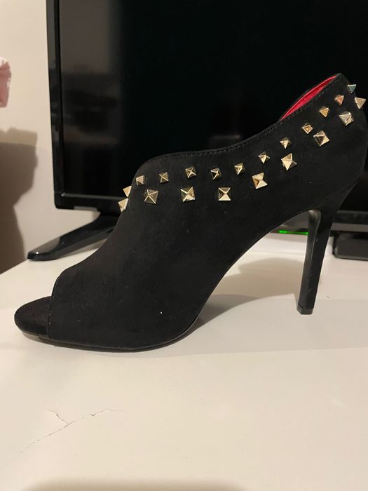 Обувки на ток- естествен велур 38 номер