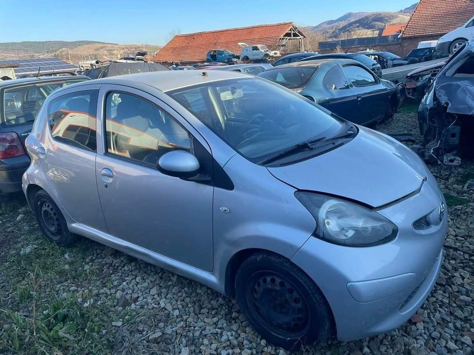 Toyota aygo 1.0i НА ЧАСТИ