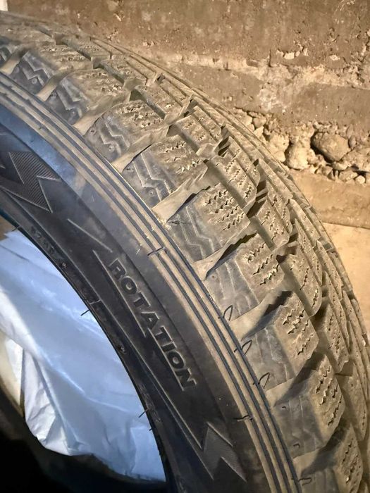 Комплект зимних шин DUNLOP