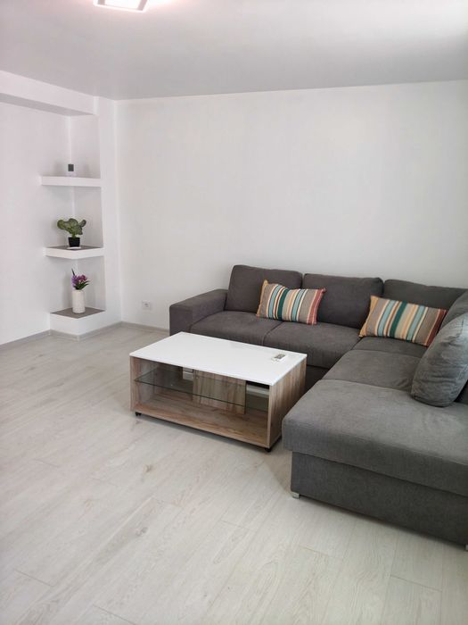 Barlad.Apartament cu 2 camere de închiriat. Zona Belin confecții. Proaspăt renovat și mobilat. Are aer condiționat. Etaj 2 din 4.
