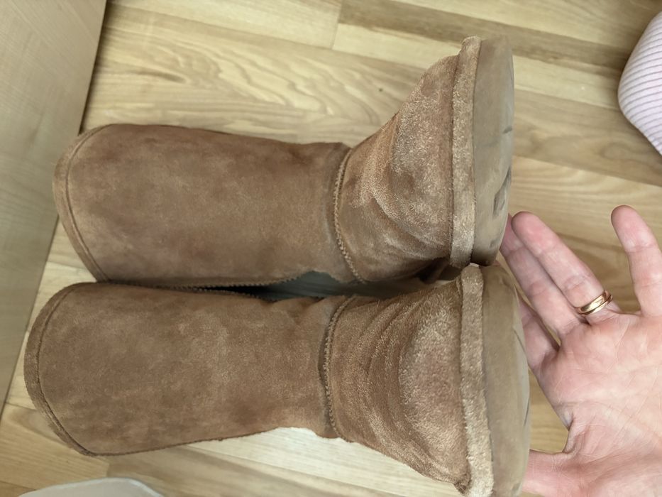 Vand cizme Bear Paw ( stil UGG), marimea 35, cu lana, stare excelenta