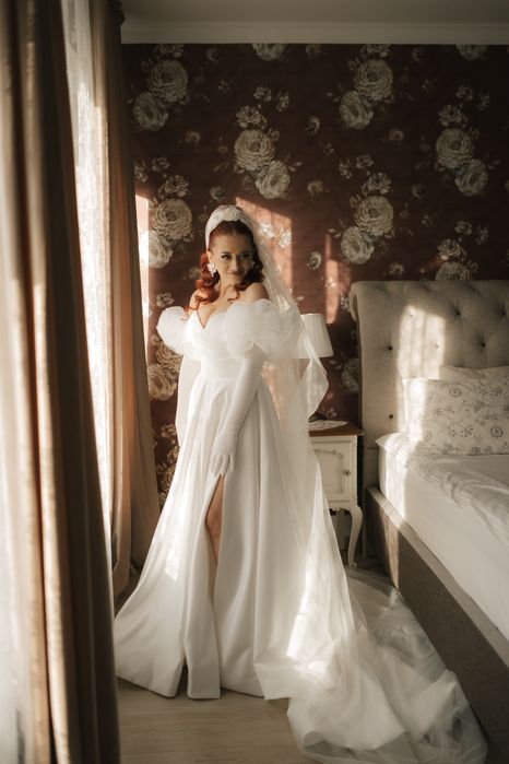 Rochie de mireasa superba cu corset si manusi