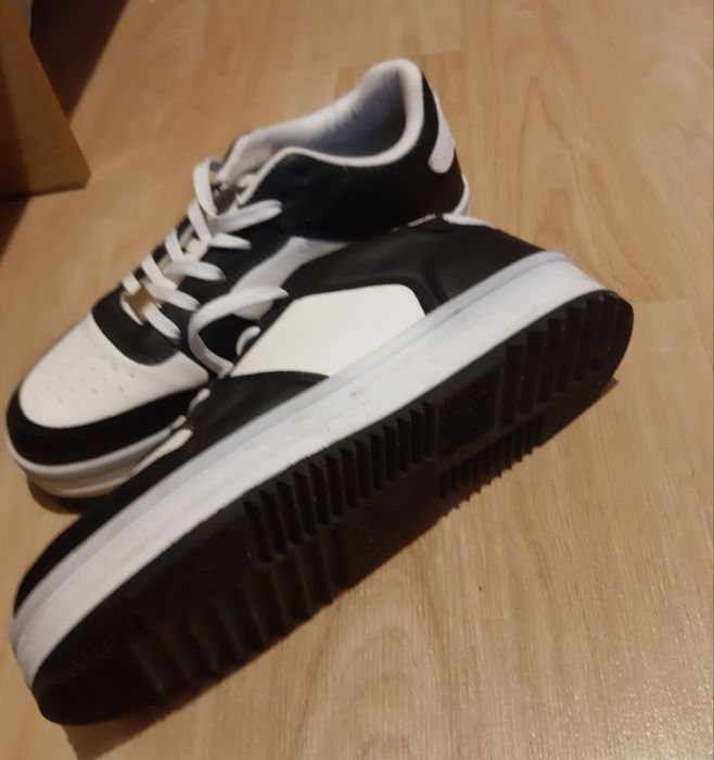 Нови обувки Бершка