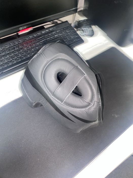 Шлем боксерский, в отличном состоянии.