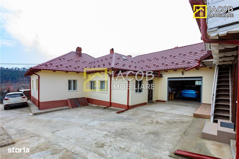 Casa, anexe, 3762 mp teren, 25000 mp padure, Comanesti, jud. Bacau