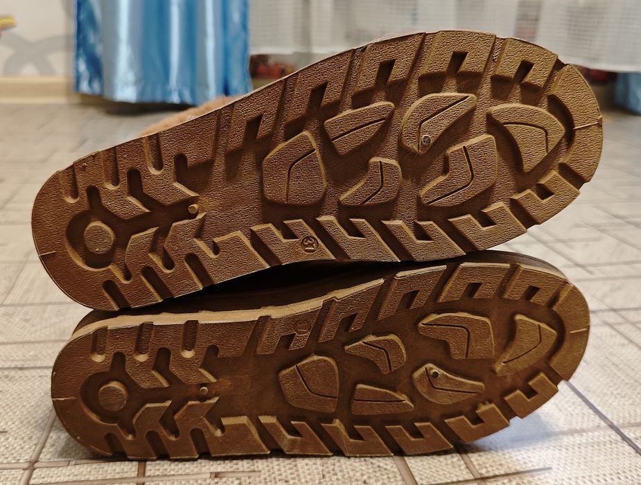 Угги            .