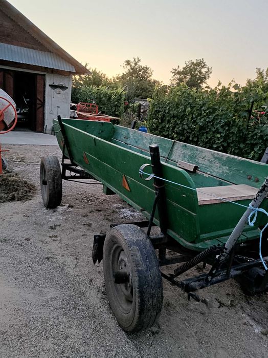 Căruță cu hulube și proțap. Butuci originali de tractor 600/16.