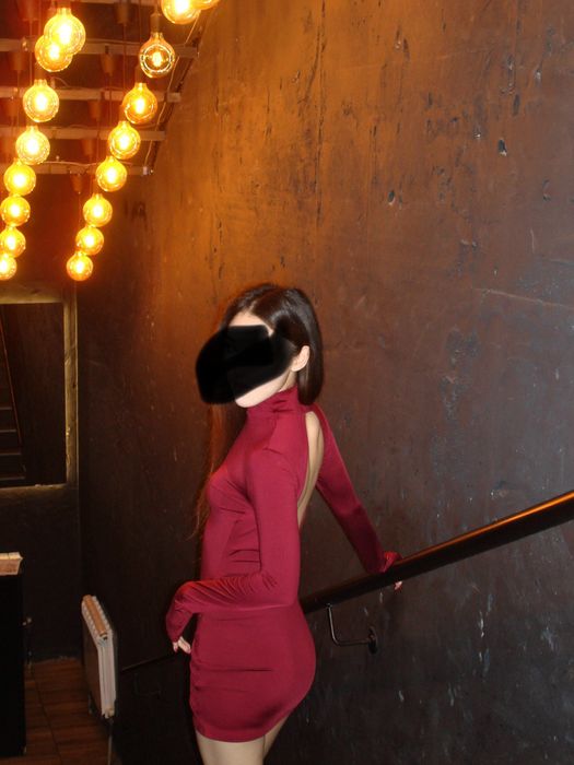 Платье мини бордовое