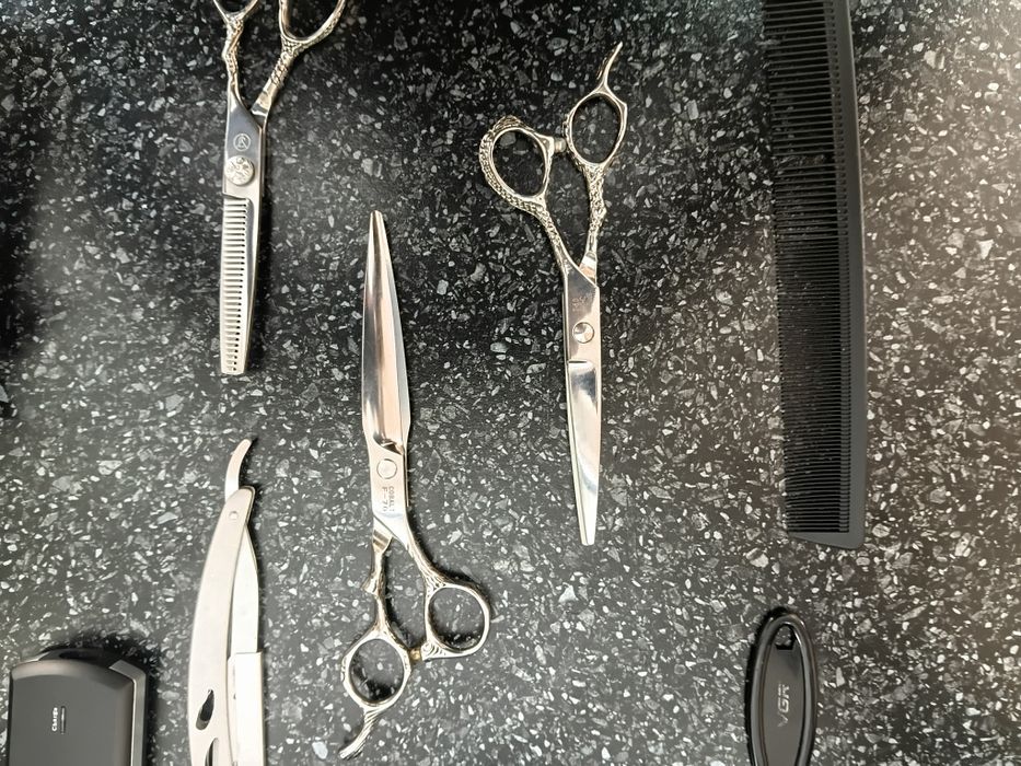 Продаётся набор для парикмахера или барбера инструменты