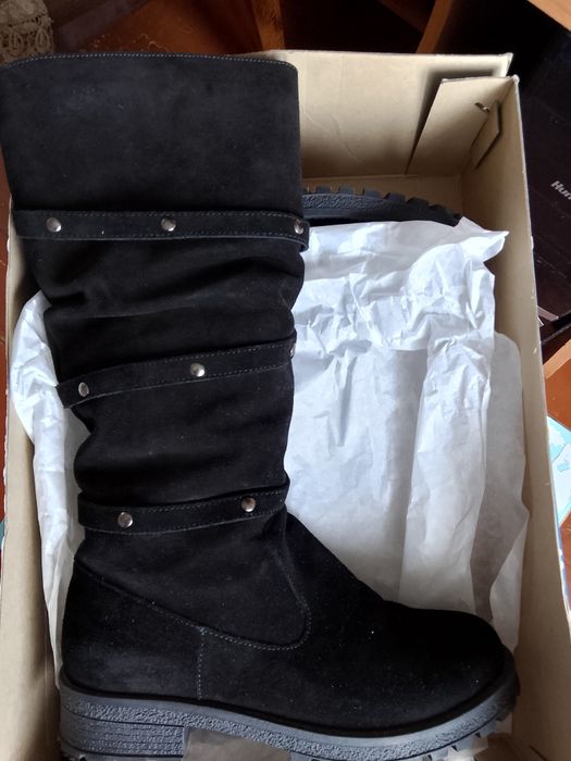 Женские зимние замшевые сапоги