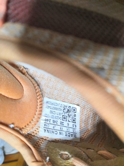 Продам  кроссовки 38