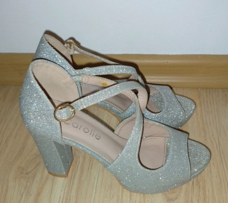 Sandale dama cu toc , marimea 35