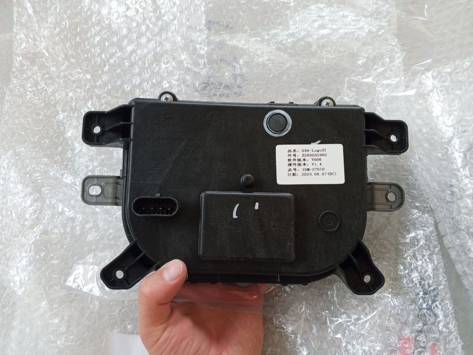 Fara emblema Dongfeng EP 008. Фара на эмблеме передней части
Модель: S