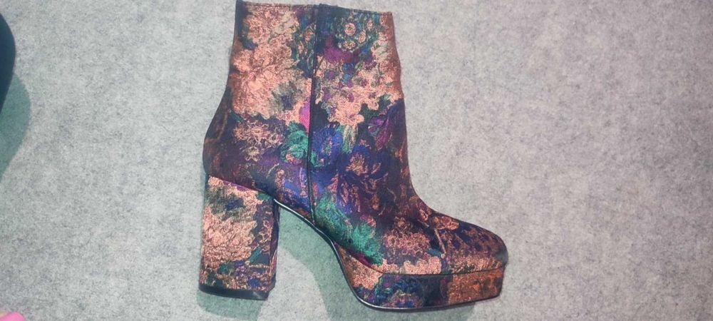Жакардови дамски боти Primark с флорални мотиви