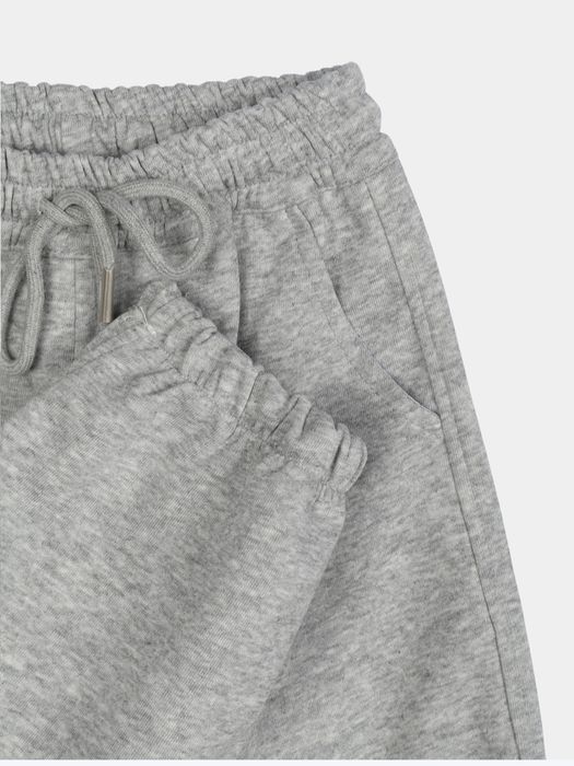 Продам костюм спортивный для девочки