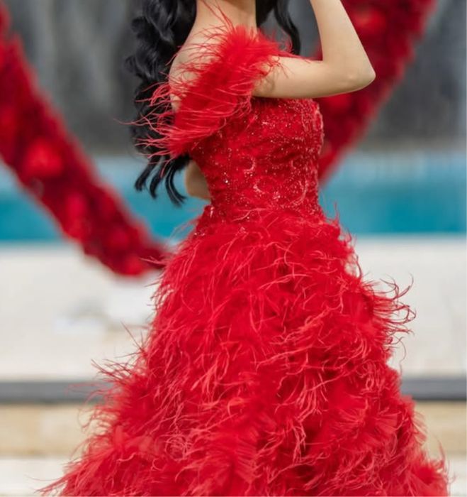 Дизайнерска рокля размер С