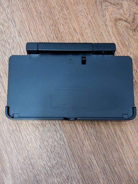 Nintendo 3DS modat cu accesorii