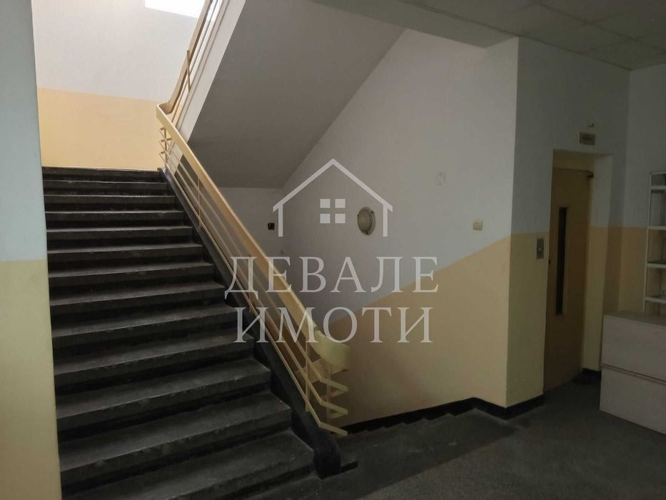 Отдава се под наем Промишлено Помещение – 363 кв.м, кв. Родина-1