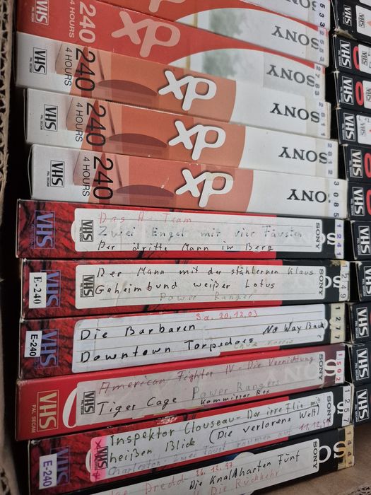 Vând 40 casete video Sony VHS originale de 240 minute colectie filme acțiune,drama,Comedie, Triler, dragoste,western...etc.