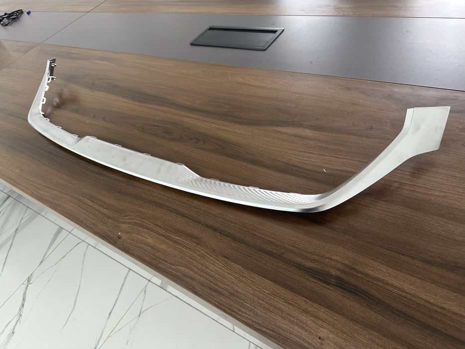 Kia Seltos накладка решетки радиатора