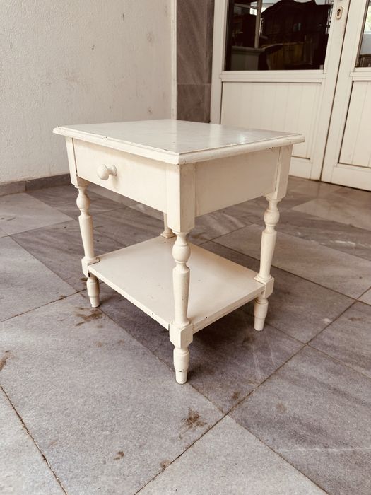 Винтидж нощно шкафче / помощна масичка