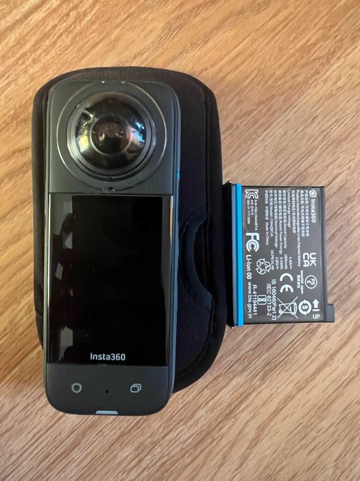 Insta360 X3 5.7K + 2 baterii și husă, fără schimb