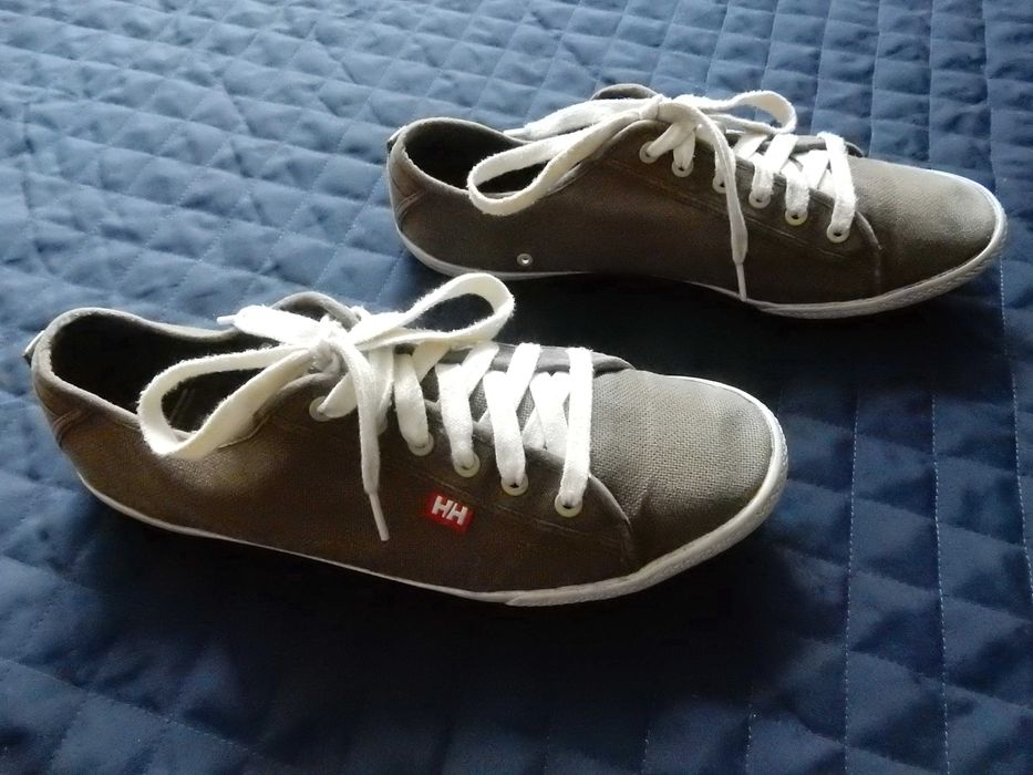 Tenisi Helly Hansen stil Converse. Marime 46 1/2 (12 US). Impecabili.